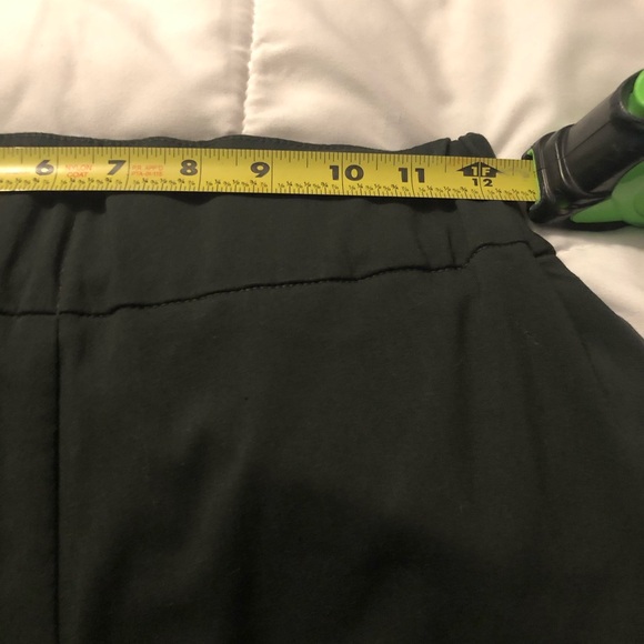 EUC Roz & Ali Solid Millennium Tummy Panel Pull On Ankle Pant w/ Rivet Trim - Picture 3 of 9